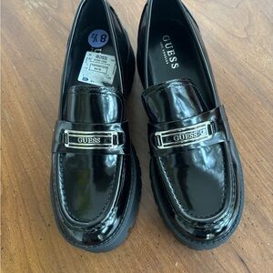 GUESS Womens Black Loafers